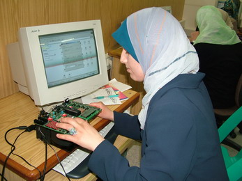 مختبر الأبحاث والمشاريع بالجامعة الإسلامية وشركة توزيع الكهرباء بقطاع غزة يوقعان اتفاقية تعاون لتصميم وتنفيذ نظام المراقبة المحوسب لعدادات قياس القدرة