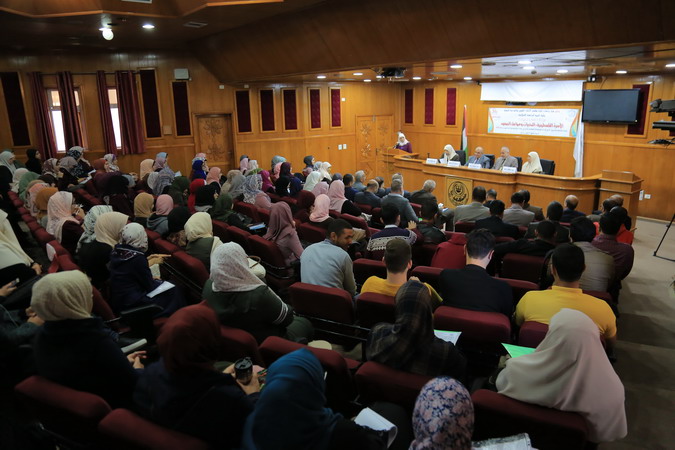 يوم دراسي في كلية التربية يتناول عوامل الصمود والتحديات التي تواجه الأسرة الفلسطينية