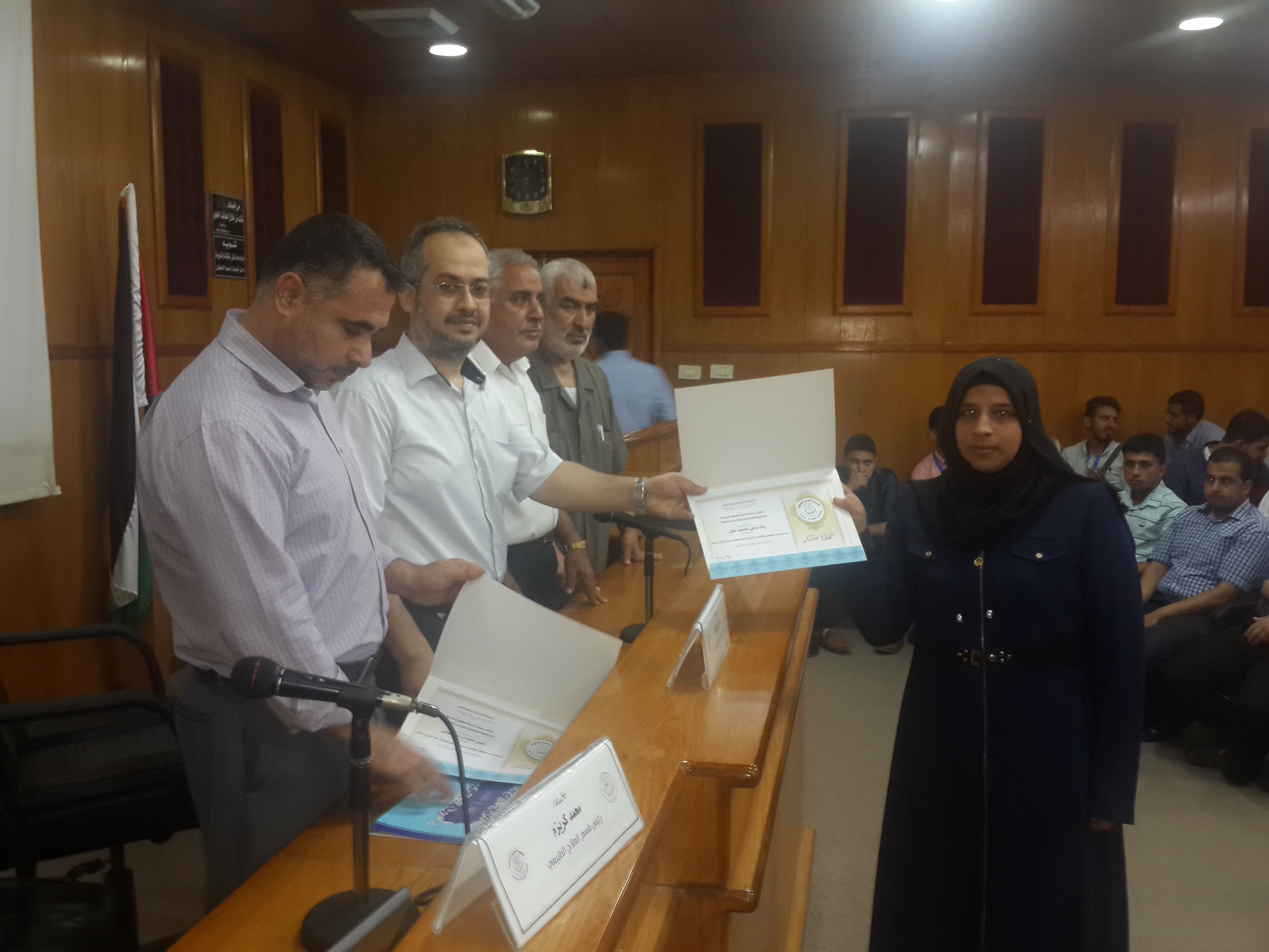 تكريم طلبة كلية العلوم الصحية الحاصلين علي معدل امتياز في الفصل الثاني
