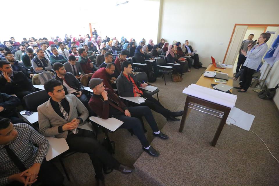 British Delegation Trains Medical Students During Visit to IUG Medicine Faculty