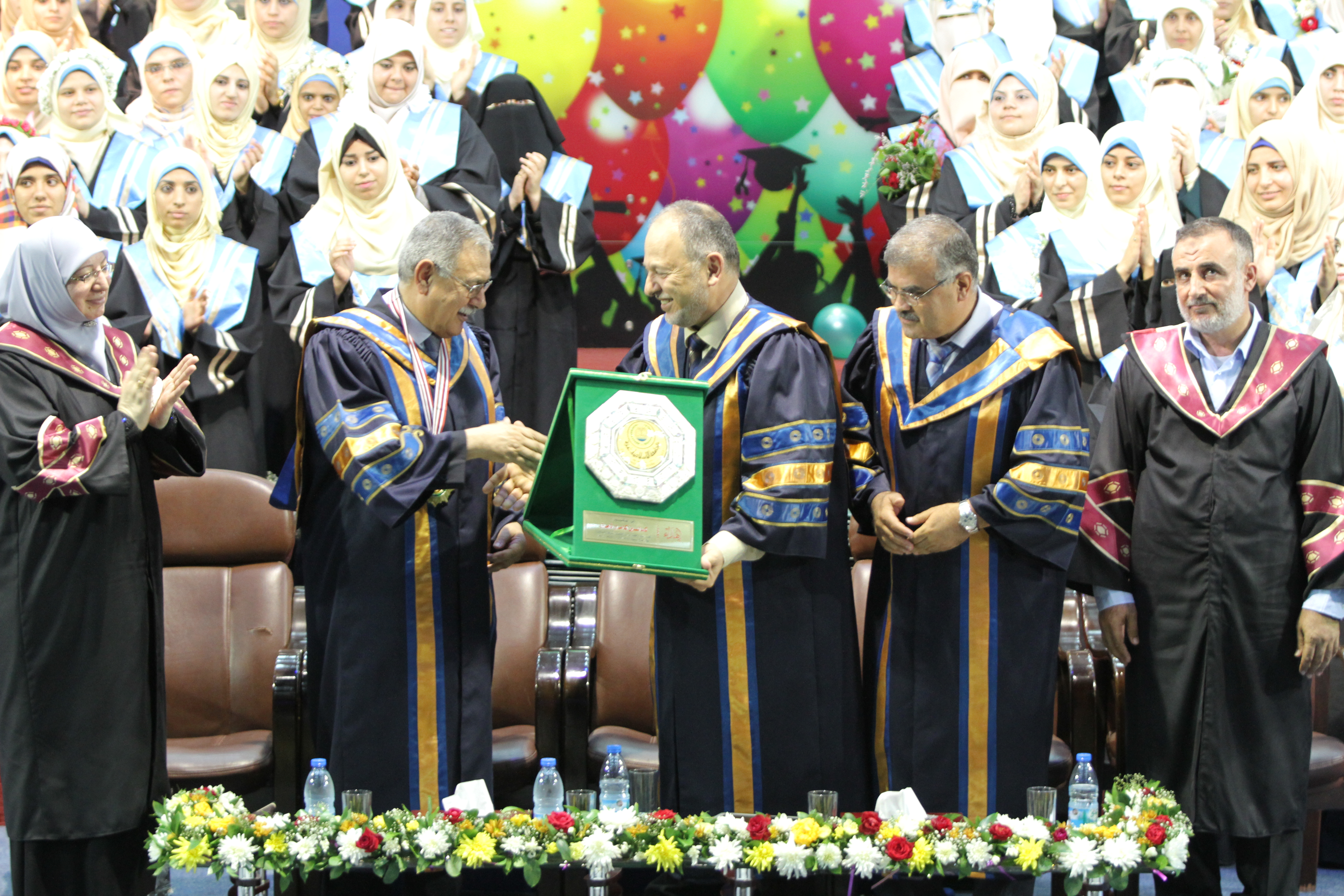 الجامعة الإسلامية تحتفل بتخريج دفعة جديدة من طلبة كلية أصول الدين وتربية لغة عربية