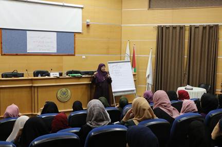 قسم التدريب الميداني في كلية التربية يعقد محاضرة تربوية بعنوان  ”  الابداع في التدريس “