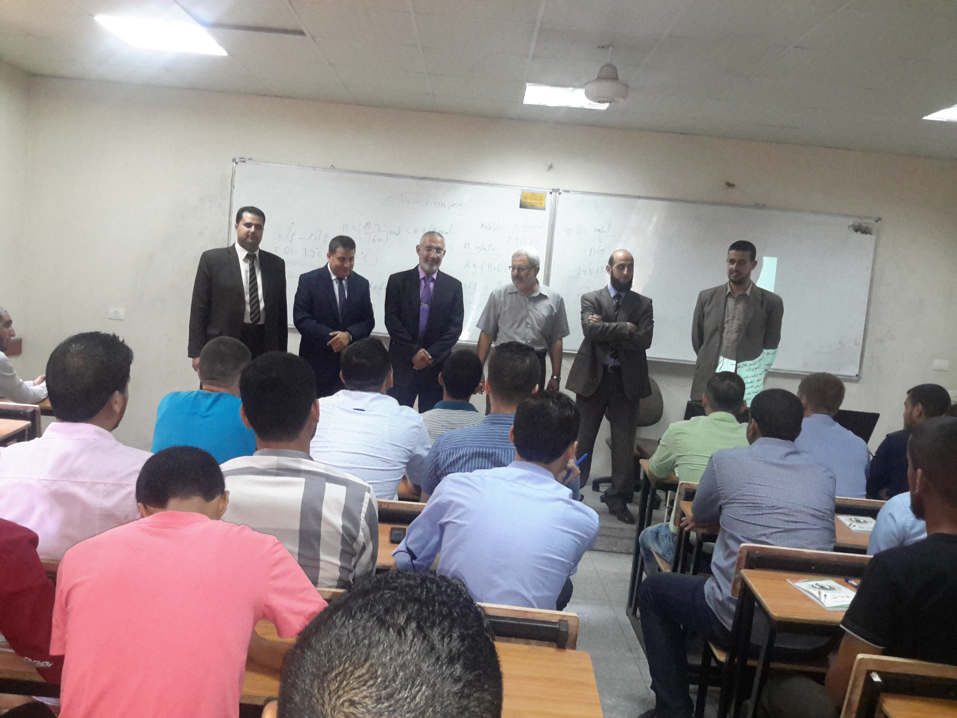 مع بدء العام الدراسي الجديد عمادة الكلية تتفقد قاعات الدراسة أثناء سير المحاضرات