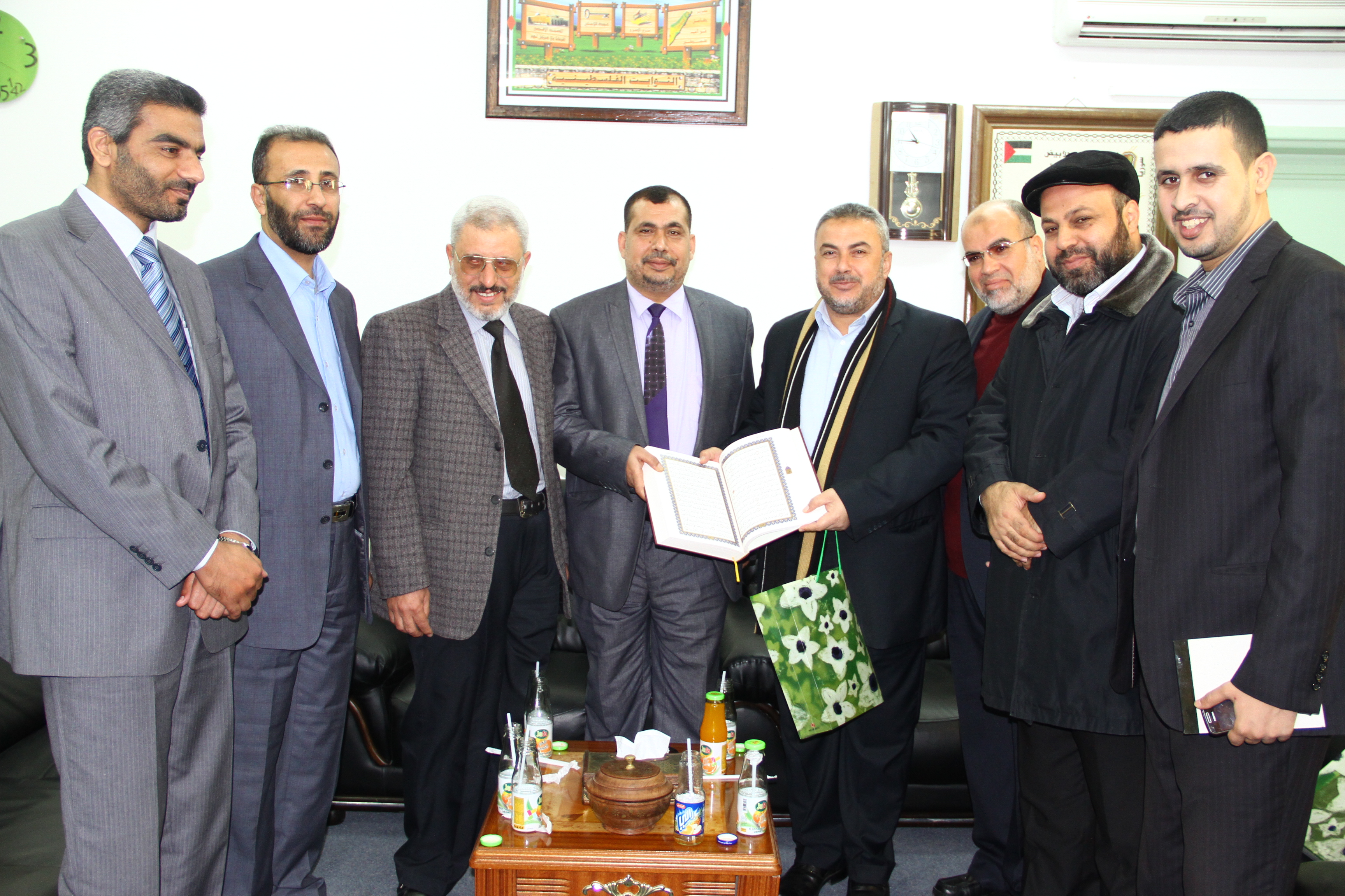 بحث أوجه التعاون المشترك بين وزارة الأوقاف والشئون الدينية وكلية الشريعة والقانون
