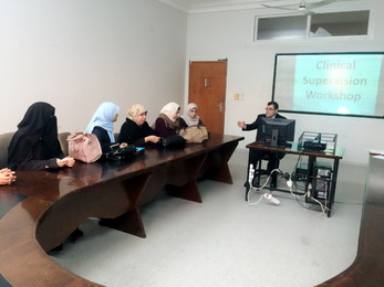 برنامج الدبلوم العالي في الإشراف الإكلينيكي في أقسام الولادة يعقد ورشة عمل لكوادر القبالة في قطاع غزة
