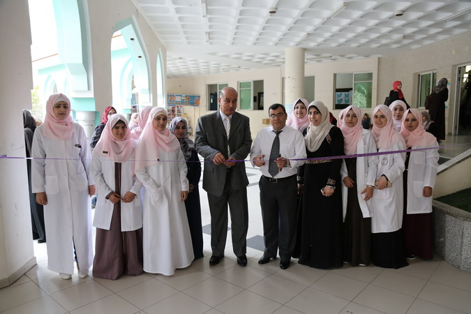 كلية التمريض تنظم يوماً صحياً مجانياً لموظفي وطالبات الجامعة