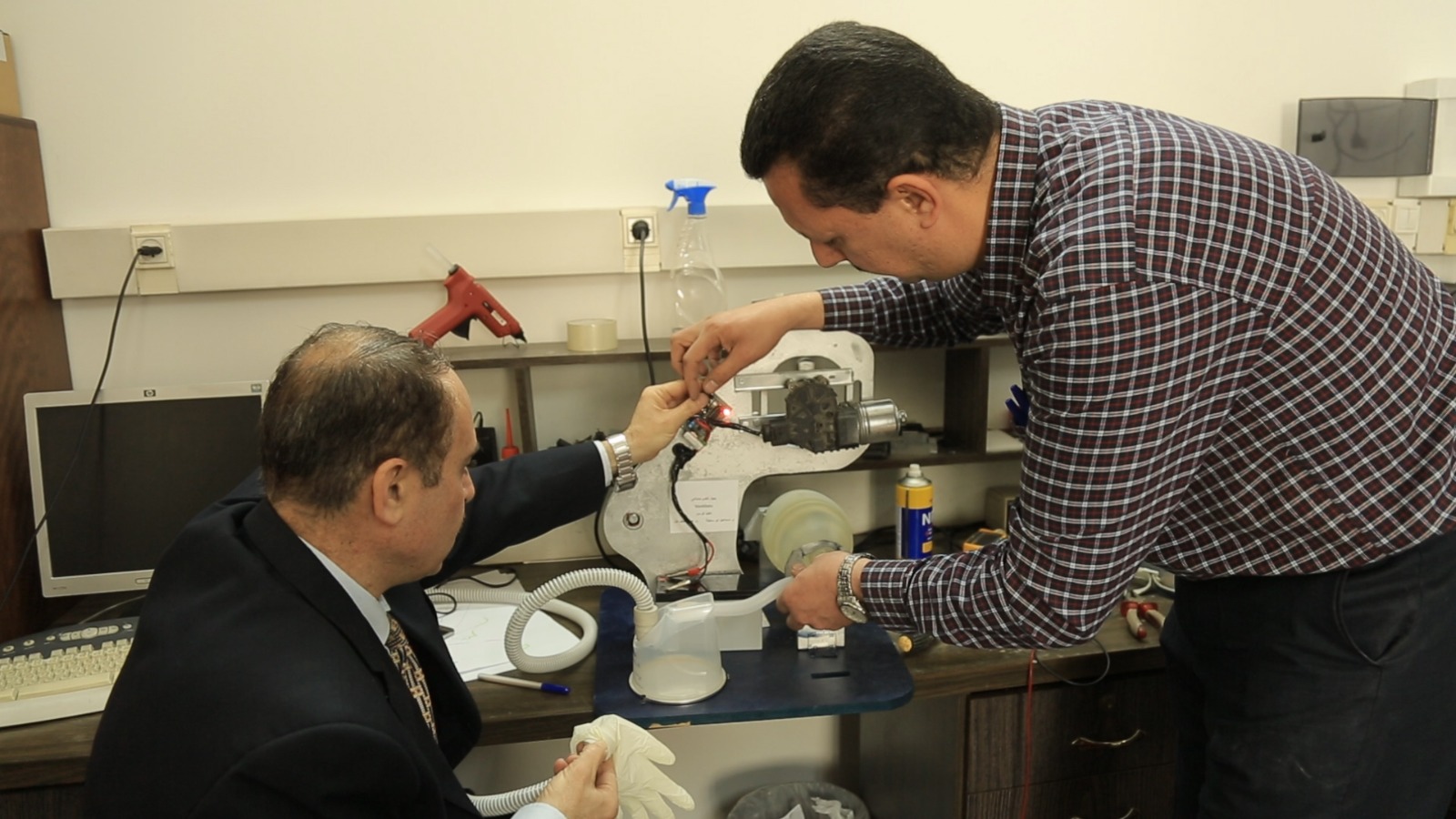 Two IUG Engineers Simulate A Ventilator