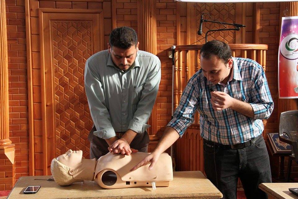 Al-Hayat center at the Faculty of Medicine performed the fourth health workshop  titled: How to save a human life in a minute