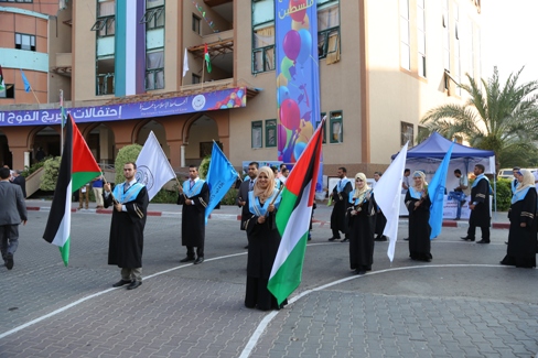 احتفلت الجامعة الإسلامية بغزة بتخريج دفعة جديدة من خريجي وخريجات كلية العلوم، وكلية التربية