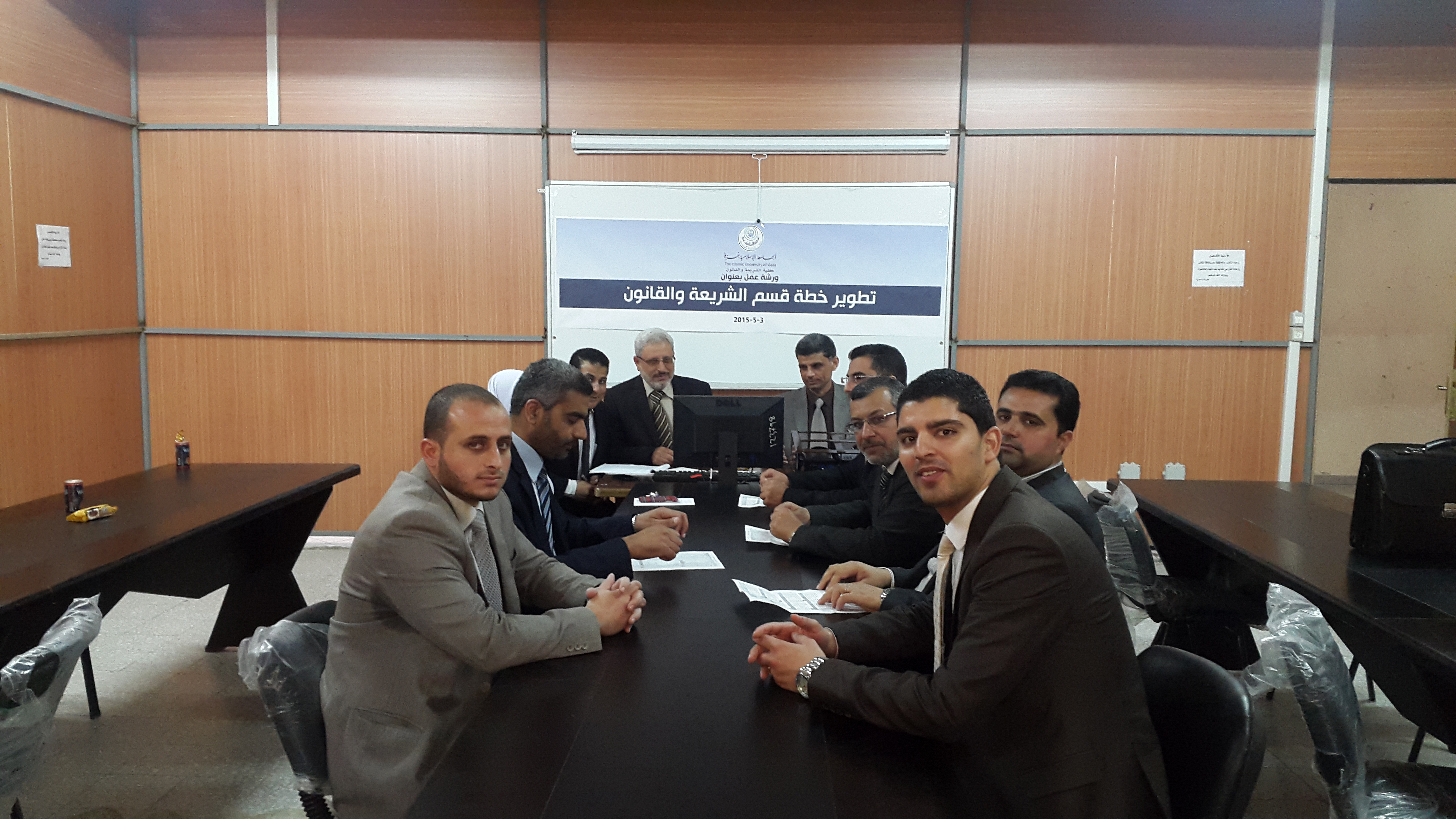 الكلية تعقد ورشة عمل لمناقشة الخطة الدراسية لقسم الشريعة والقانون