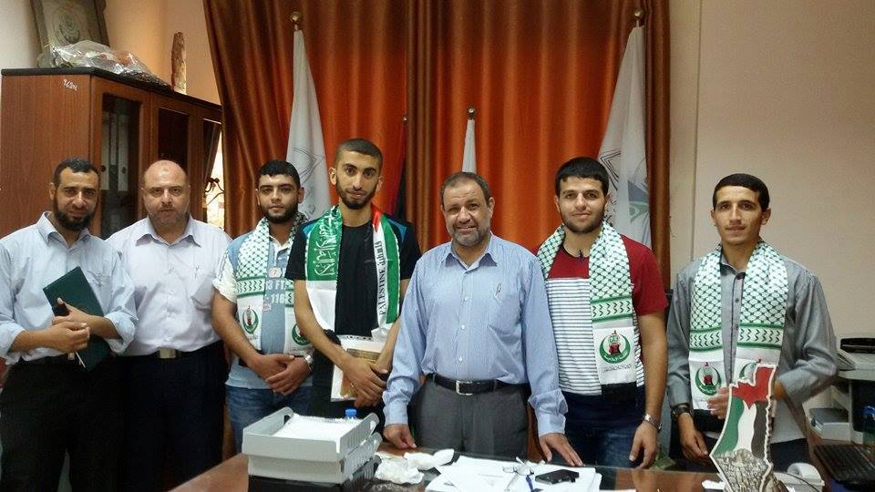 النادي الشرعي يهنئ عميد شئون الطلبة الأستاذ الدكتور/ ماهر الحولي الأستاذ بالكلية