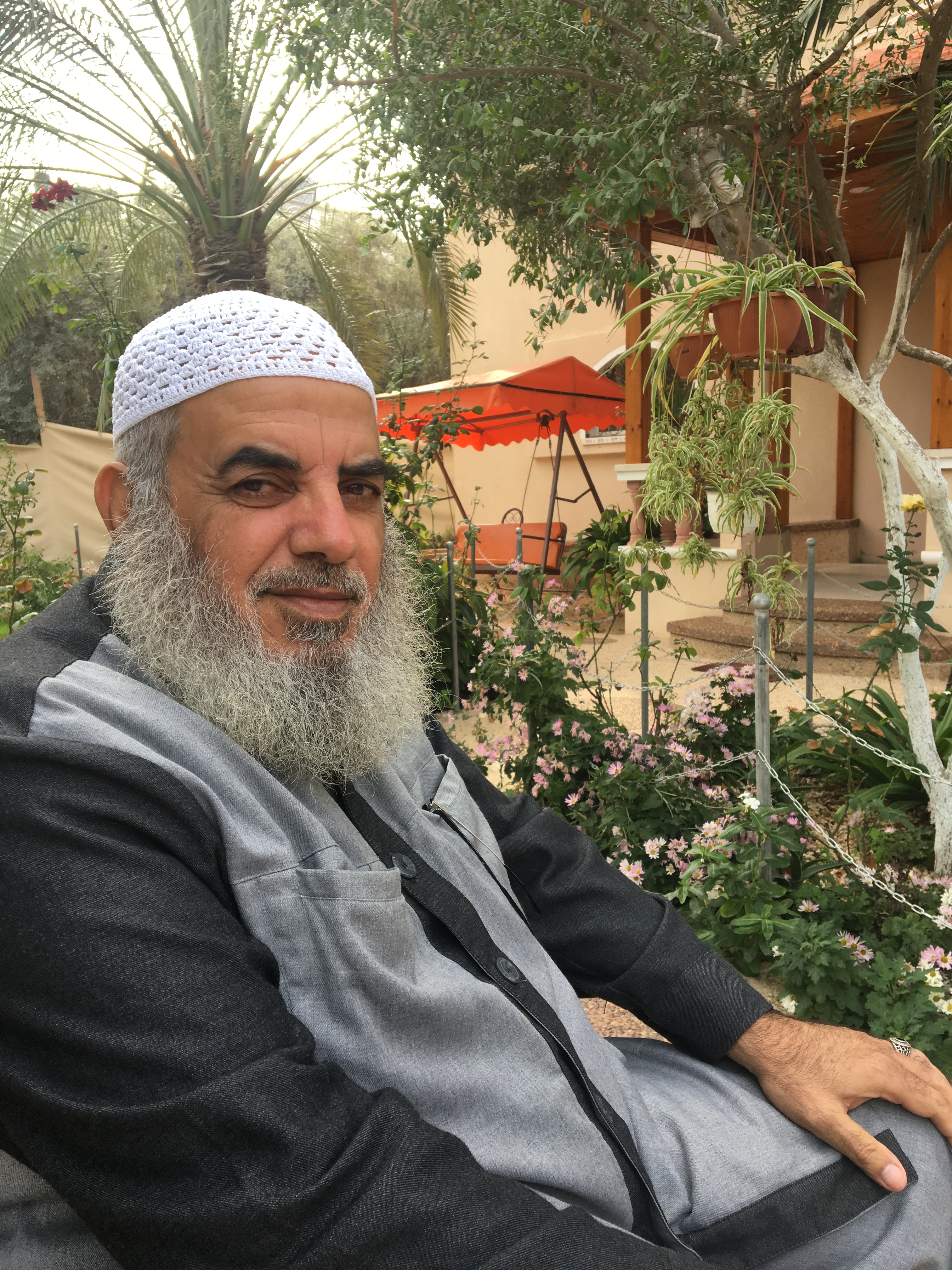 حصل الأستاذ الدكتور المتميز نافذ حسين حماد- أستاذ الحديث وعلومه بكلية أصول الدين بالجامعة الإسلامية، على رتبة أستاذ شرف.