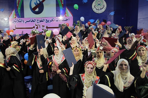 الاحتفال في الجامعة الإسلامية بتخريج دفعة جديدة من طالبات كلية التربية