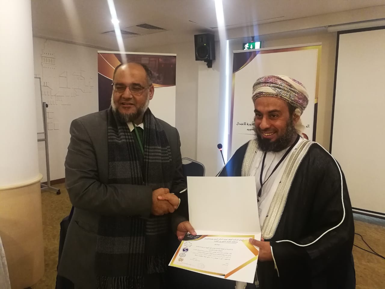 تكريم المشاركين في المؤتمر العلمي الدولي “تجديد الخطاب الديني .. ضرورة للاعتدال ومتطلبات التعايش السلمي بين الشعوب”