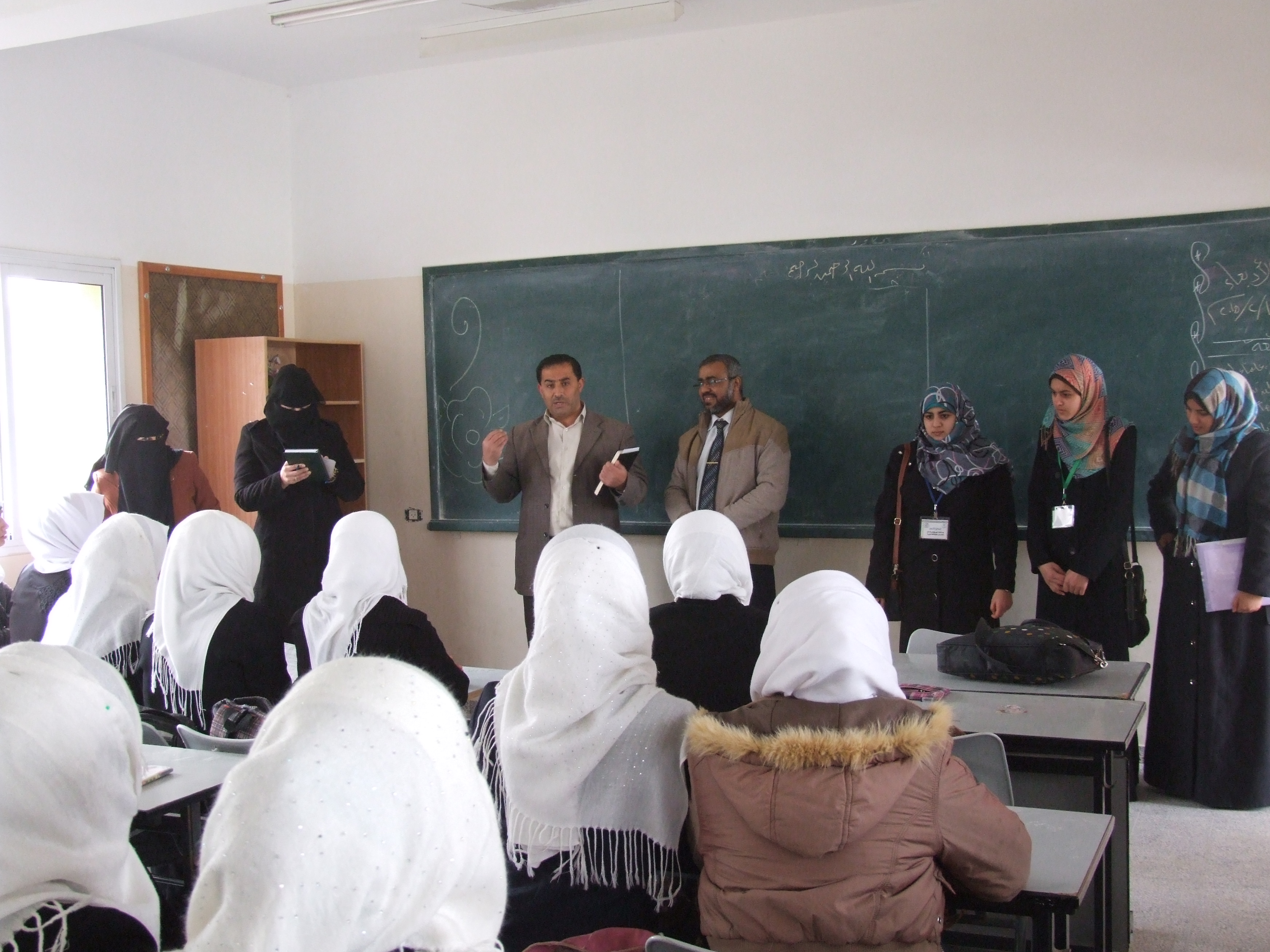 استمراراً للتواصل مع مؤسسات المجتمع المدني النادي التربوي بفرع الجامعة الإسلامية في الجنوب يزور عدداً من المدارس التعليمية بمحافظة خان يونس
