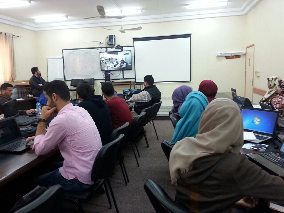 استعدادات طلبة كلية التجارة للمشاركة في مسابقة محاكاة التداول