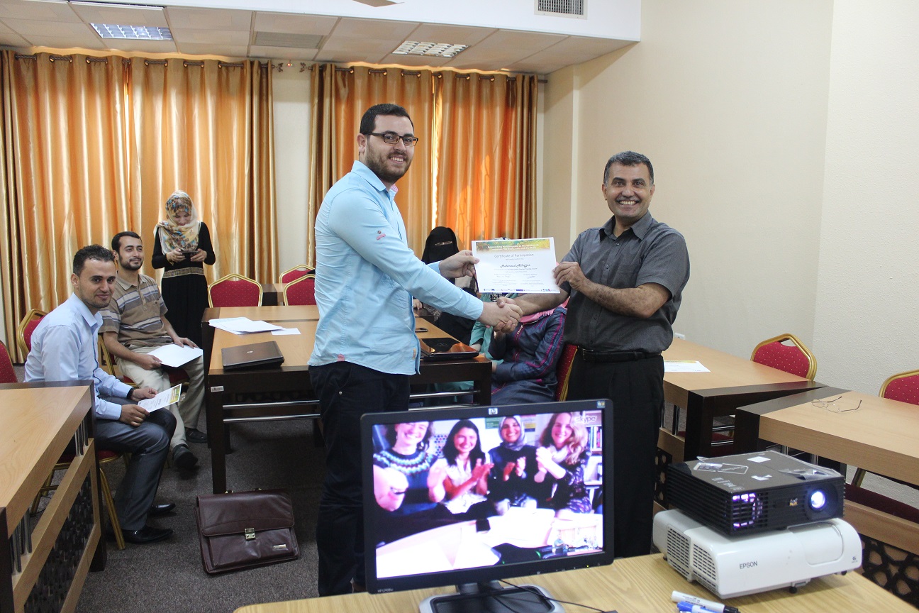 IUG Celebrates the Graduation of Arabic Teachers for Non-Native Speakers