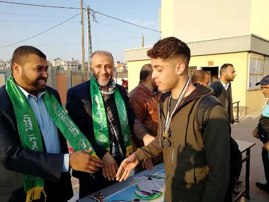 تكريم الطلبة الأوائل في مدرسة العز بن عبد السلام بالنصيرات