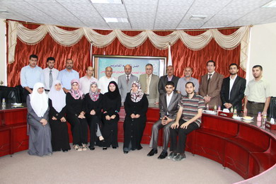 شئون البحث العلمي تكرم طلبة الجامعة الفائزين بجائزة المهندس زهير حجاوي للبحث العلمي لعام 2012م