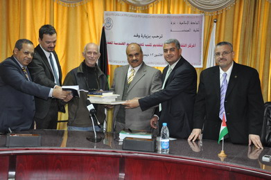 وفد من المركز الثقافي الفرنسي يزور كلية الهندسة ويقدم كتب لقسم الهندسة المعمارية