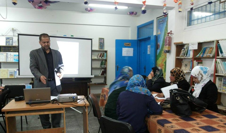 مشاركة الدكتور/ عبد الفتاح الهمص من قسم علم النفس بورشة عمل بمدرسة “ب” المشتركة بالبريج