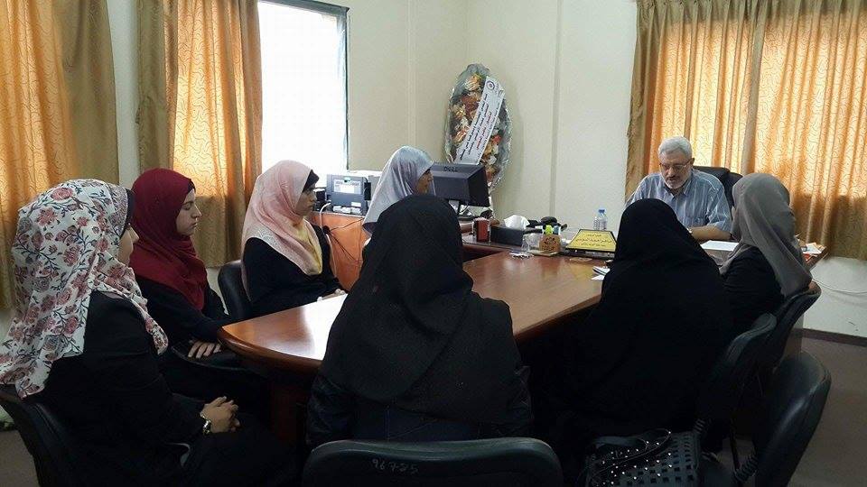 عميد الكلية يلتقي بأعضاء النادي الشرعي والقانوني ـ طالبات