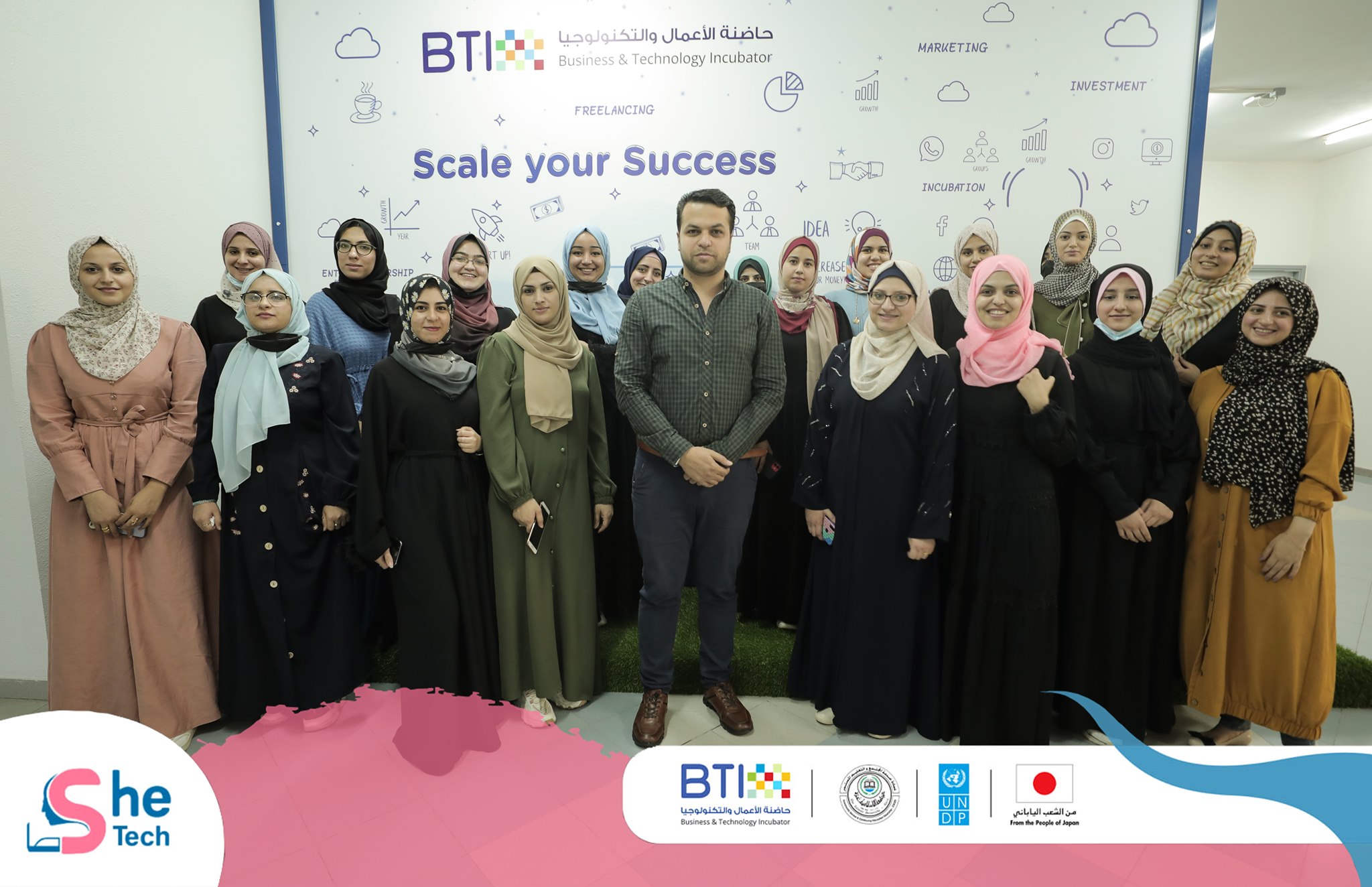 جانب من العروض النهائية للمتدربات في الجانب التقني UI/UX