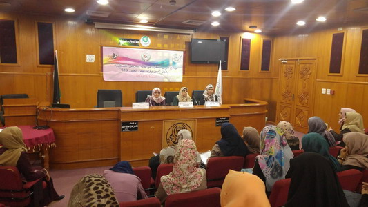 قسم القبالة القانونية يعقد يوماً تدريبياً للطالبات حول قراءة وتفسير تخطيط نبض الجنين CTG