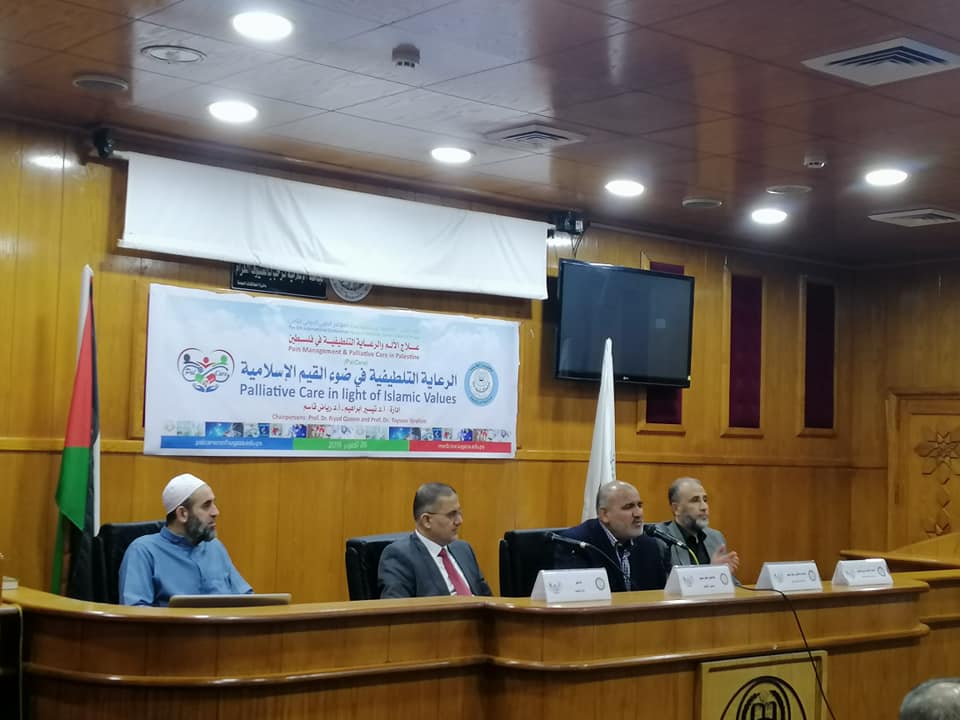 عقدت كلية أصول الدين بالاشتراك مع كلية الشريعة والقانون ورشة عمل بعنوان “الرعاية التلطيفية في ضوء القيم الإسلامية”