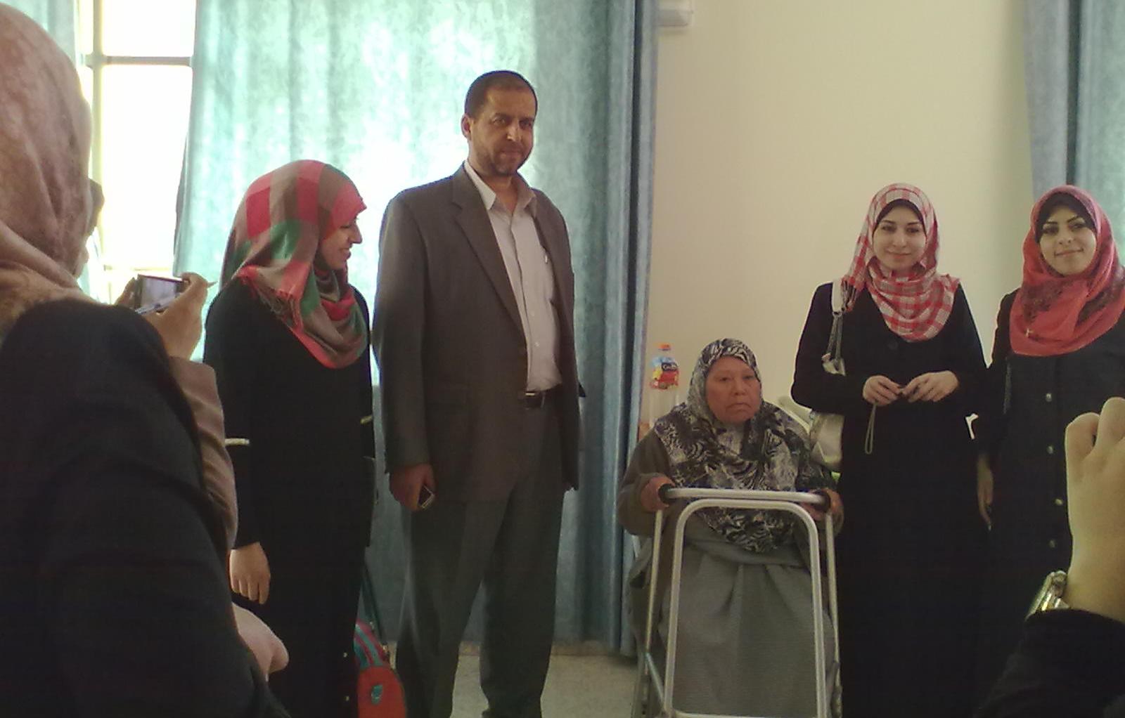 زيارة علمية لطالبات مساق الرشد والشيخوخة لمركز الوفاء لرعاية المسنين