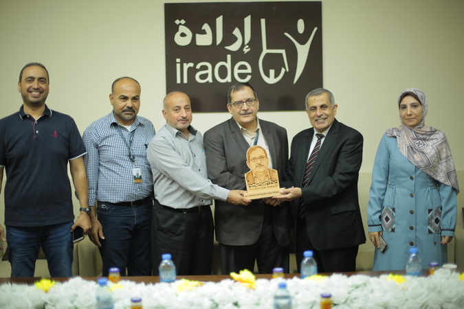 وفد من المكتب الوطني لإعادة اعمار غزة يزور مركز إرادة ويبحث سبل التعاون المشترك