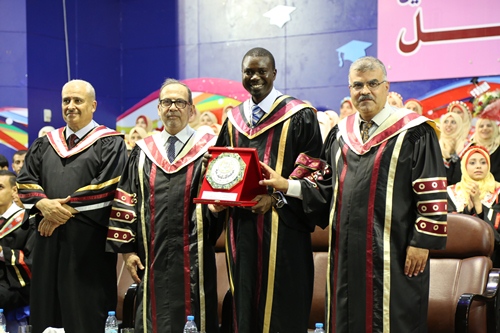 Head of ICRC Sub-Delegation in Gaza Congratulates IUG Graduates