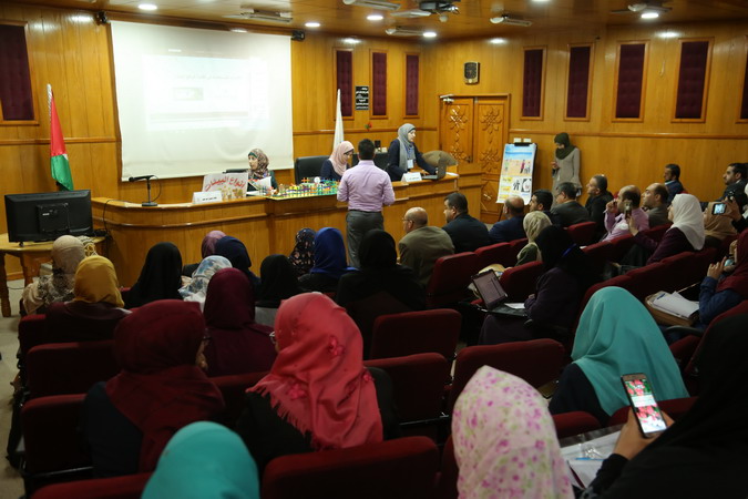 كلية التربية تعقد يومًا دراسيًا لطلبة الدكتوراة حول تطبيقات تكنولوجية تعليمية