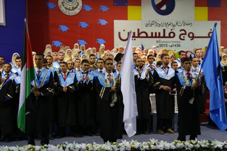 الاحتفال في الجامعة بتخريج دفعة جديدة من خريجي كلية الآداب