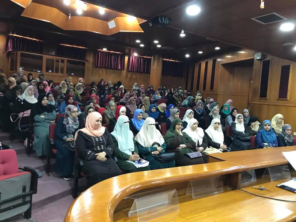 عقد مركز دراسات المرأة بكلية التربية لقاءً خاصاً بعنوان ” الانتهاكات الصهيونية بحق المرأة الفلسطينية”