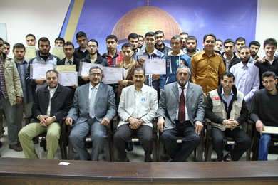 عمادة شئون الطلبة تختتم برامج تدريبية حول مهارات الحاسوب واللغة الإنجليزية