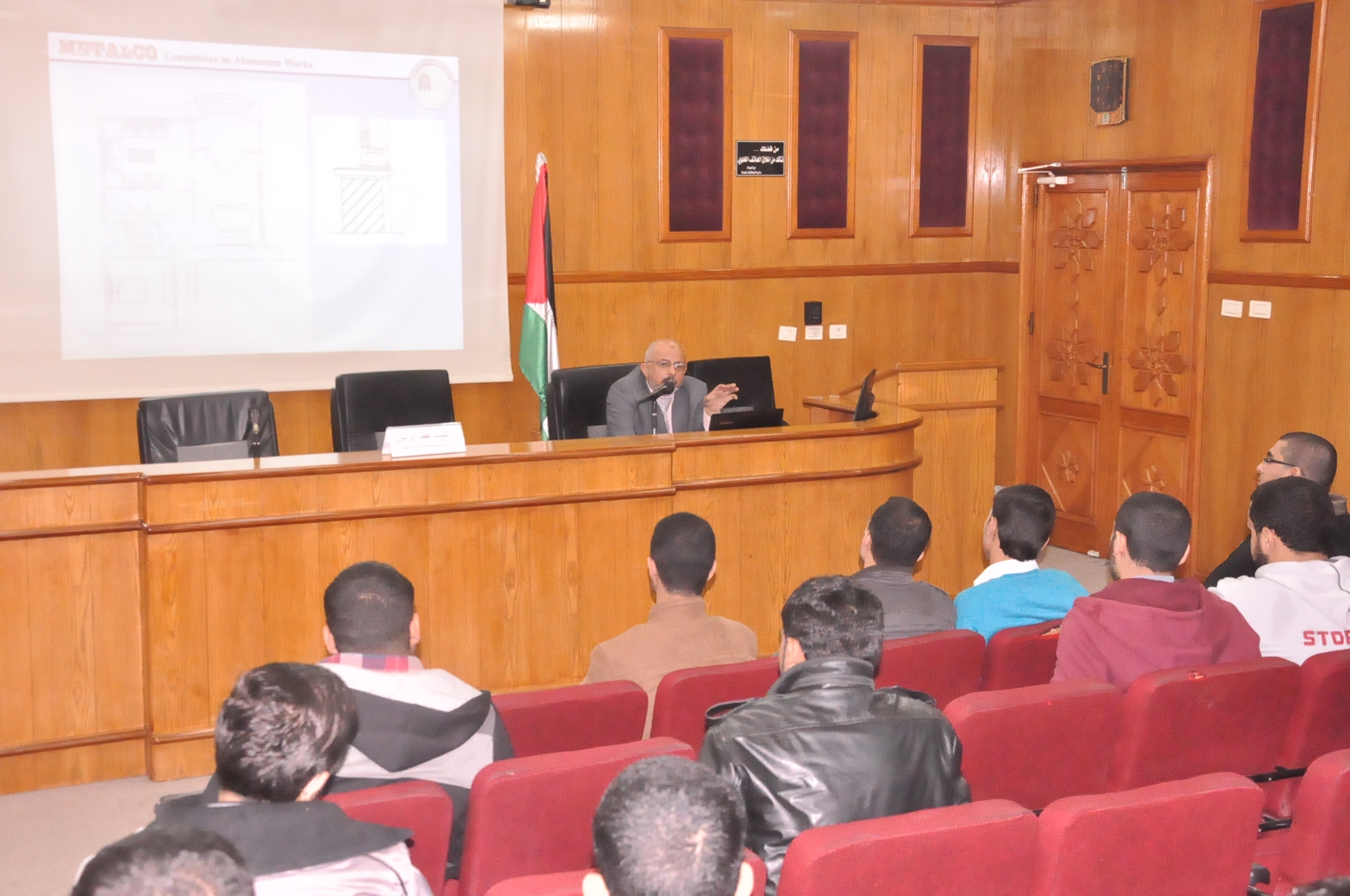 قسم الهندسة المدنية في الجامعة الاسلامية يستعرض لطلبته استخدامات الألمنيوم في المشاريع الهندسية