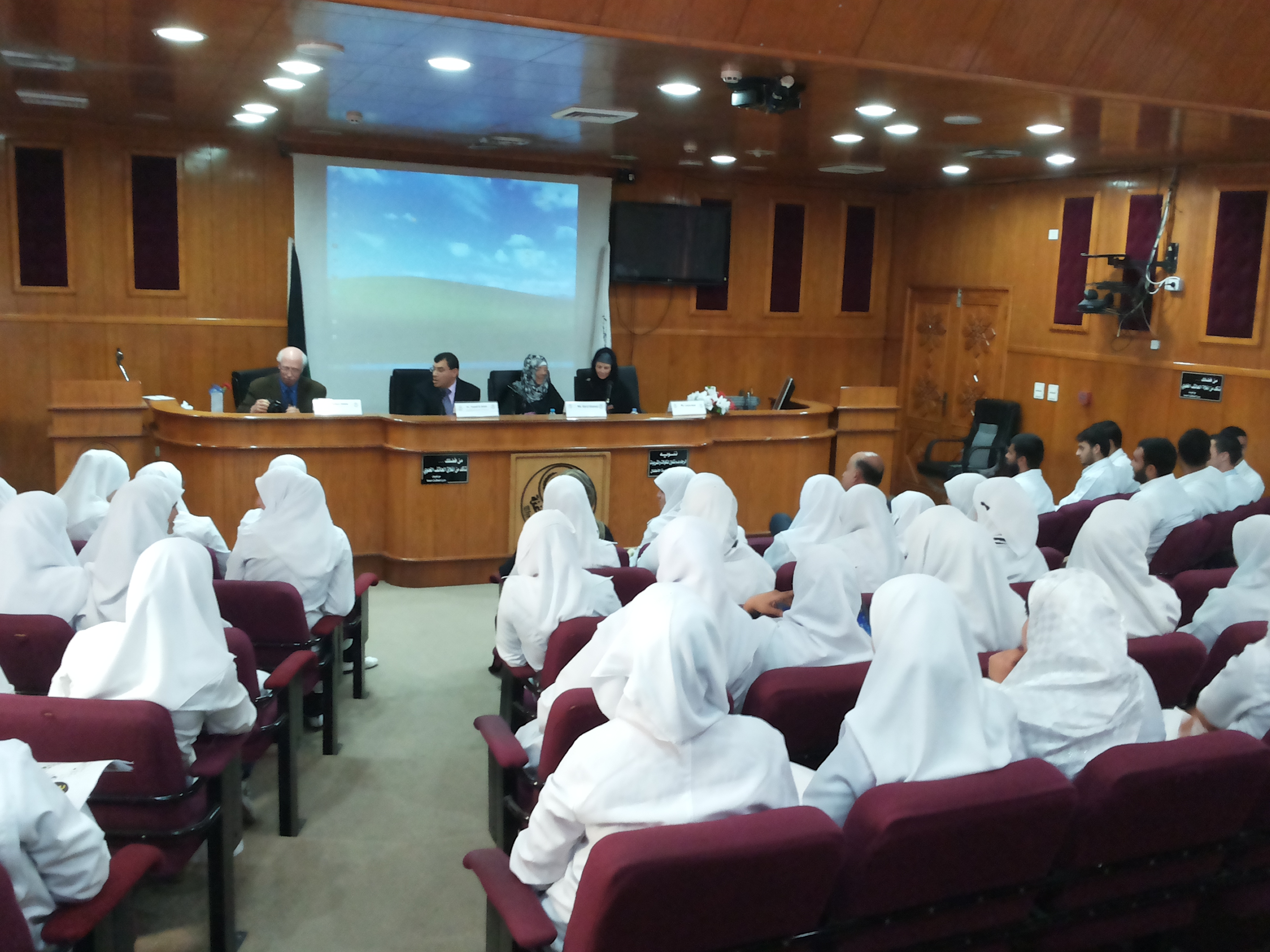 عمادة كلية التمريض تنظيم يوما دراسياً بعنوان: Evidence Based Practice بمشاركة وفد أمريكي