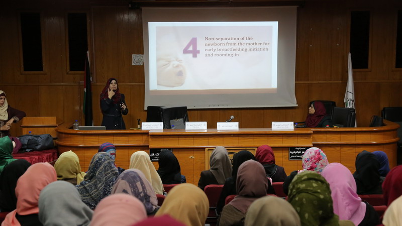 قسم القبالة يعقد محاضرة علمية حول الرعاية الأولية لحديثي الولادة
