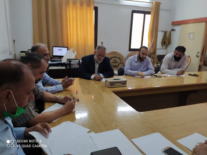 اجتماع لجنةالدراسات العليا لكلية الشريعة والقانون