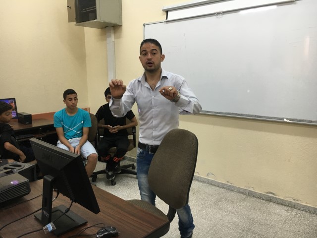 لأول مرة على مستوى الوطن أبو سلطان باحث يجمع بين التربية الرياضية و التكنولوجيا و يتميز بالنظرية و التطبيق