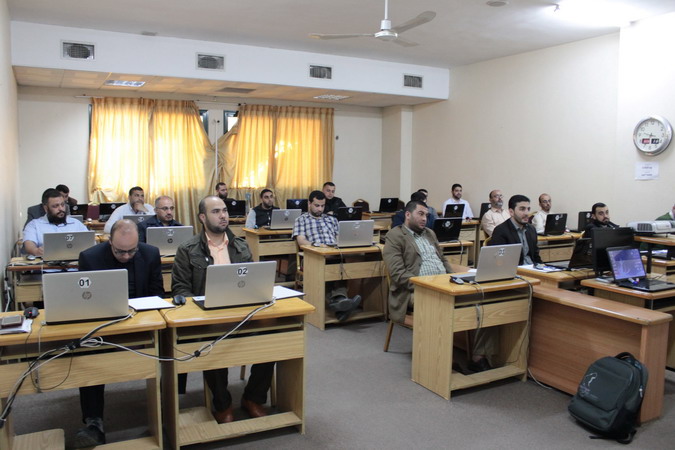عمادة الجودة والتطوير تفتتح برنامجاً تدريبياً لموظفي الجامعة حول التصميم باستخدام الفوتوشوب