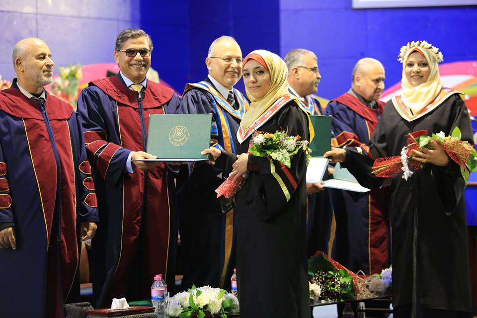 تخريج دفعة جديدة من طلبة كلية العلوم الصحية في الجامعة الإسلامية