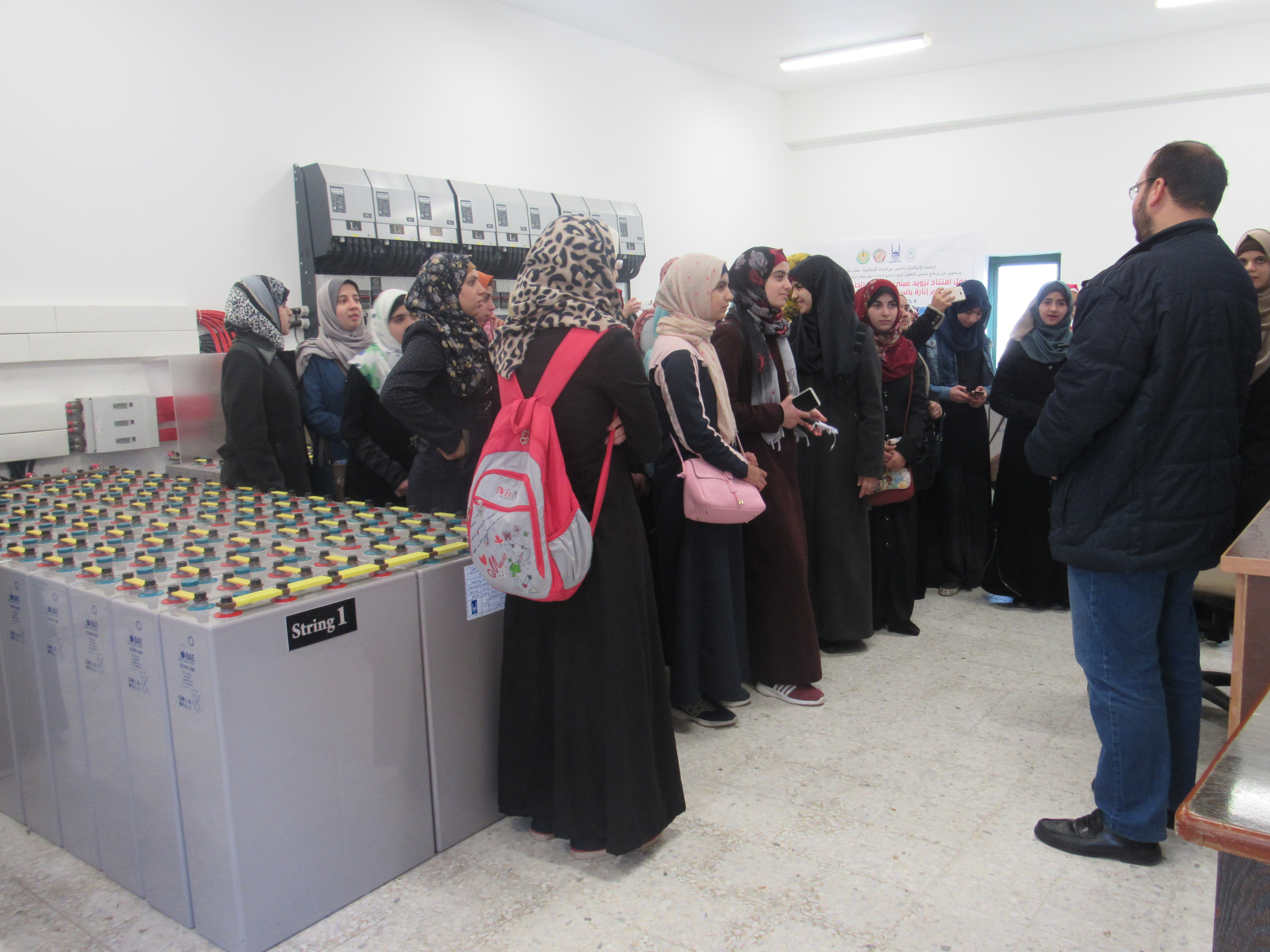زيارة طالبات الكتلة الاسلامية “تل الاسلام” للطاقة الشمسية بمختبرات كلية العلوم