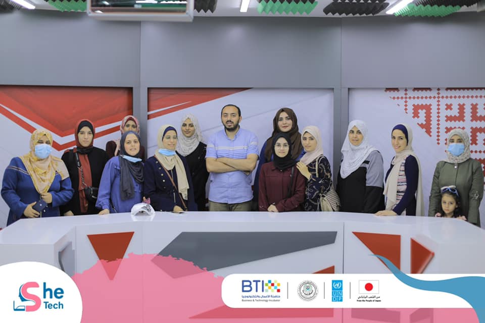 جانب من الزيارة الميدانية لمتدربات تخصص الإنتاج الرقمي ضمن مشروع SheTech