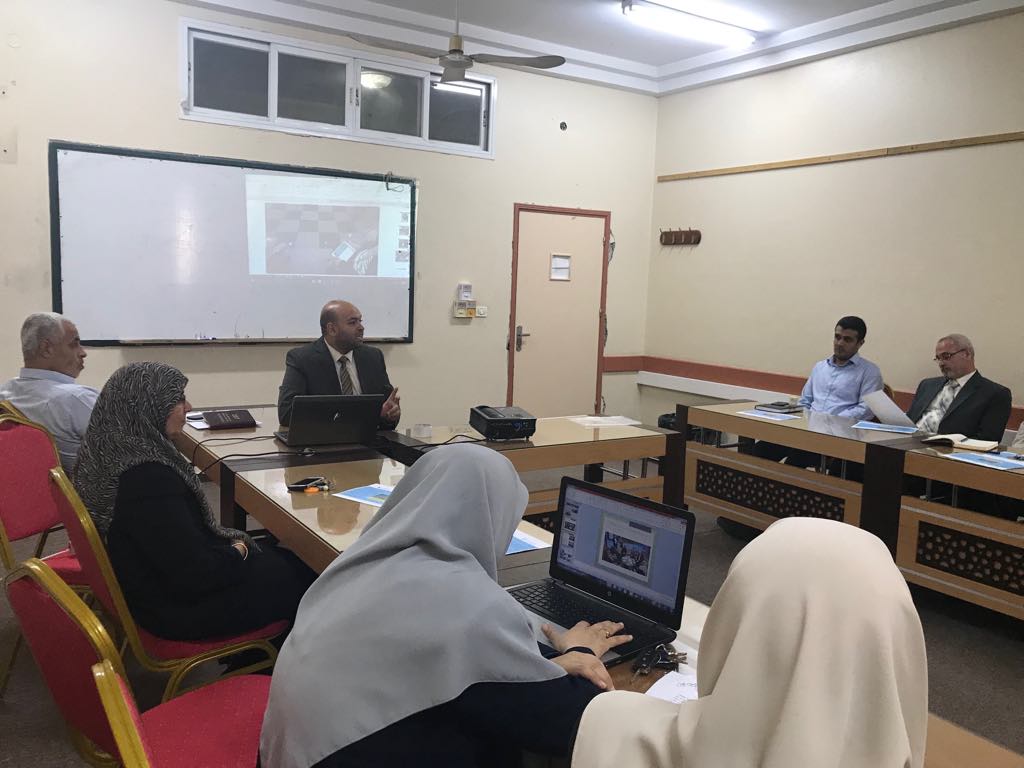 عقدت لجنة البحث العلمي بكلية التربية بالجامعة الإسلامية بغزة اللقاء العلمي الأول حول (تجربة زيارة فريق المدربين