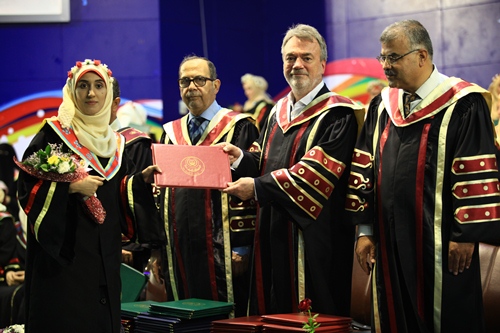 Director of UNRWA Operations in Gaza congratulates IUG Gradutes
