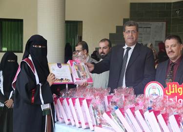 بحضور عميد شئون الطلبة عمادة فرع الجنوب تكرم طالبات الامتياز