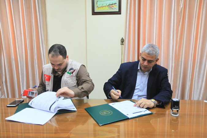 Signature Of “Undergraduate Scholarship” Agreement With G.D.D