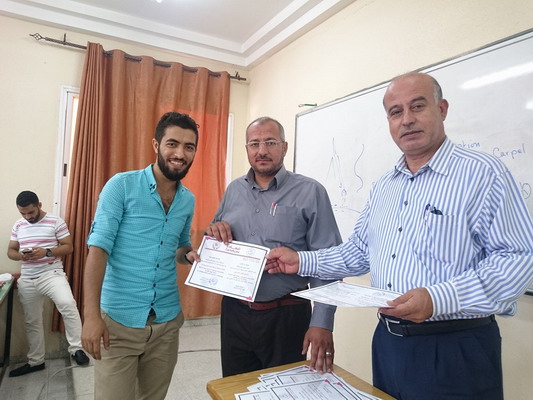برنامجان تدريبيان في كلية التمريض حول إنعاش القلب والرئتين والولادة الطارئة أثناء الحروب